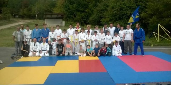 Prijateljstvo, saradnja, zajedničke pripreme u kakanjskom bajkovitom ambijentu…: Judo klubovi “Kakanj” i “Čelik” Zenica održali zajedničke pripreme na popularnom kakanjskom izletištu “Bočica”