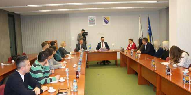 Vršilac dužnosti načelnika Aldin Šljivo održao prvi sastanak s mladima pred formiranje savjeta mladih